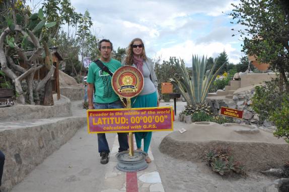Separados por um hemisfério! (no museu Intiran, em Mitad del Mundo, no Equador)